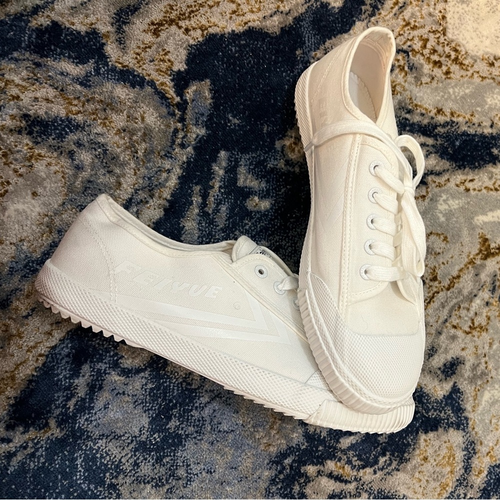 White Unisex FE LO 1920